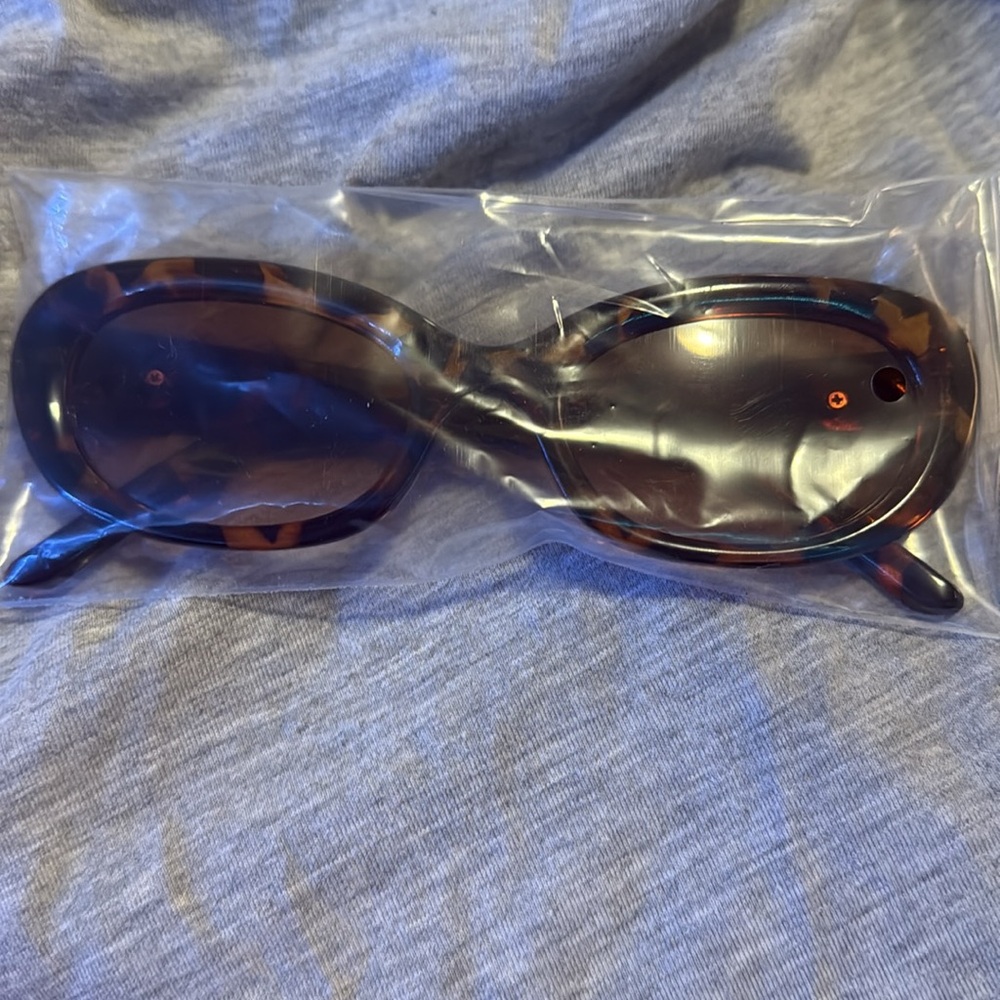 Skinny Oval Tortoiseshell Sunglasses - Picture 3 of 4